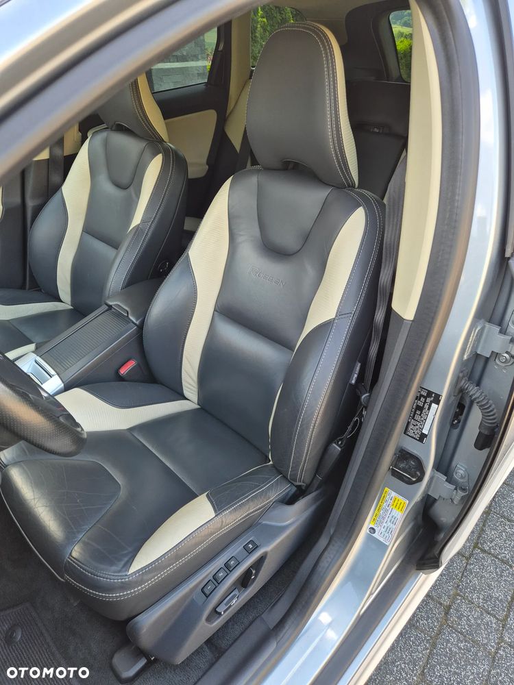 Volvo XC 60 T6 AWD R-Design - 17