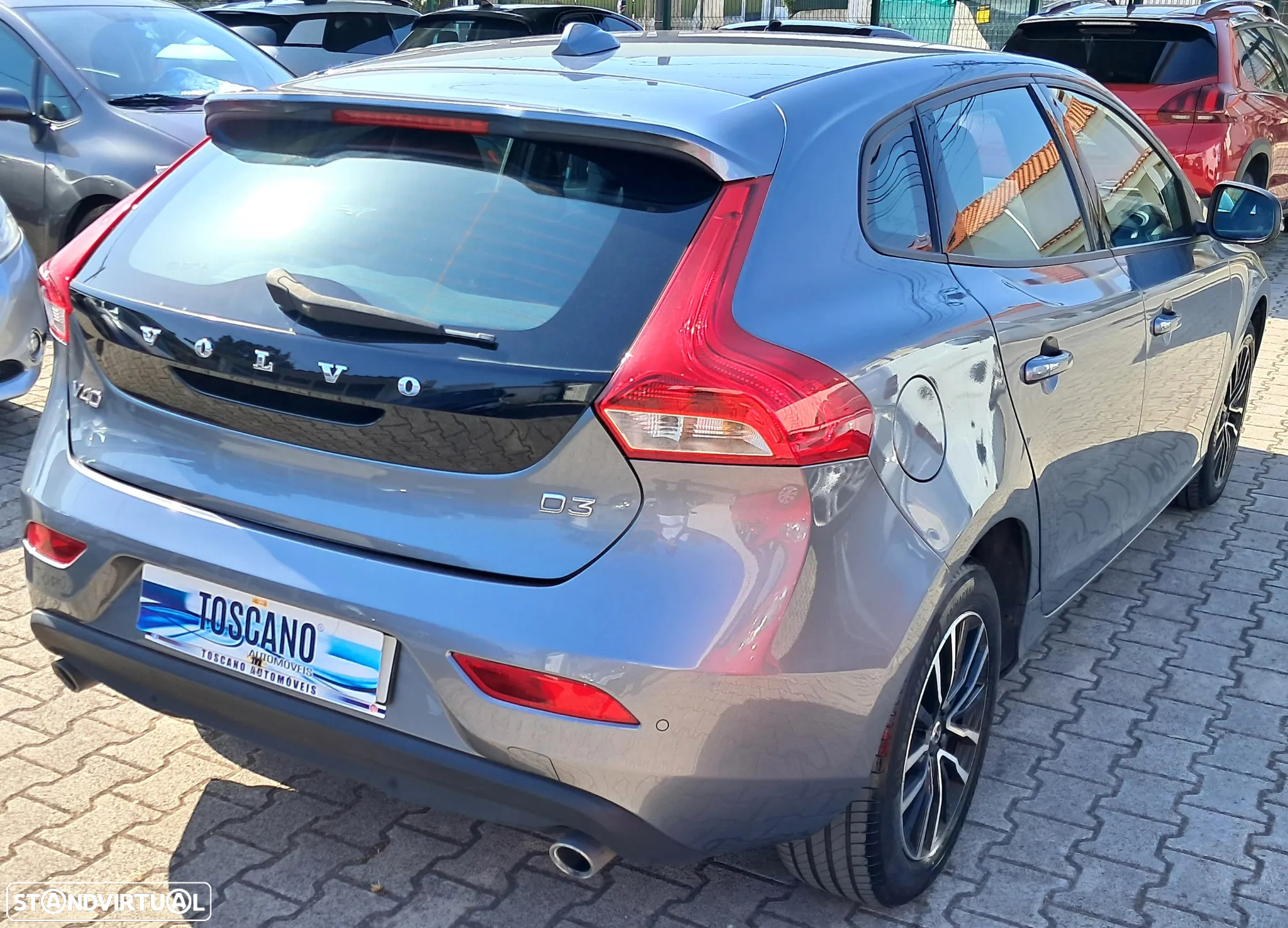 Volvo V40 2.0 D3 Momentum - 3