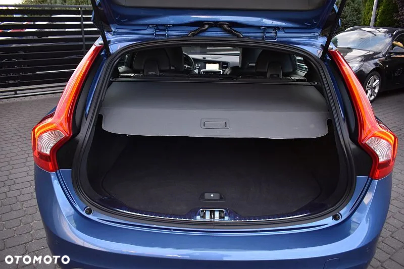 Volvo V60 D4 R-Design - 25