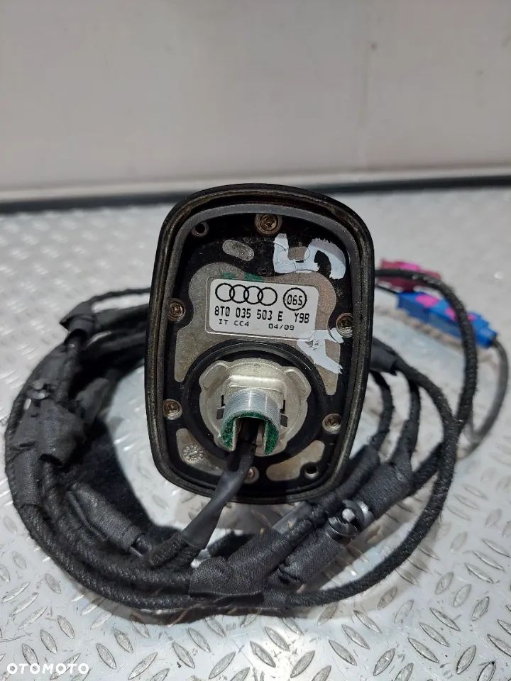 Antena dachowa Audi A5 nr 8T0035503E - 2
