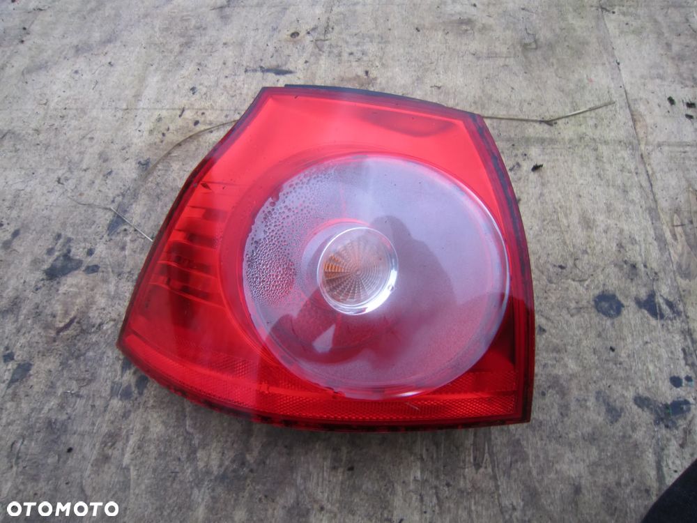 Lampa tył tylna lewa VW Golf V 1K6945095N