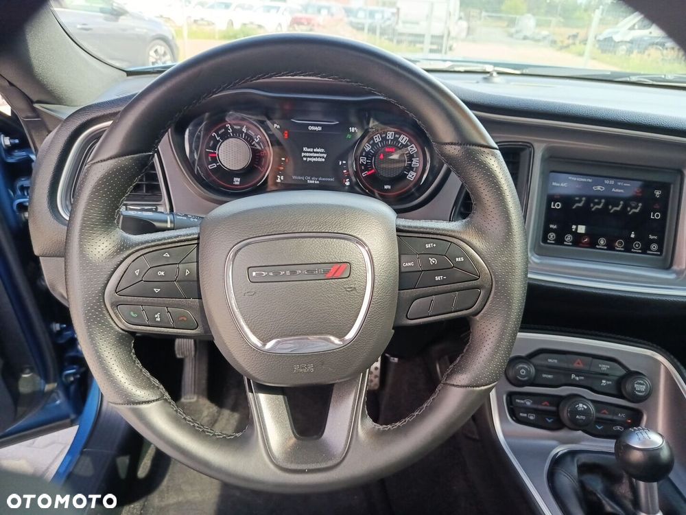 Dodge Challenger - 16
