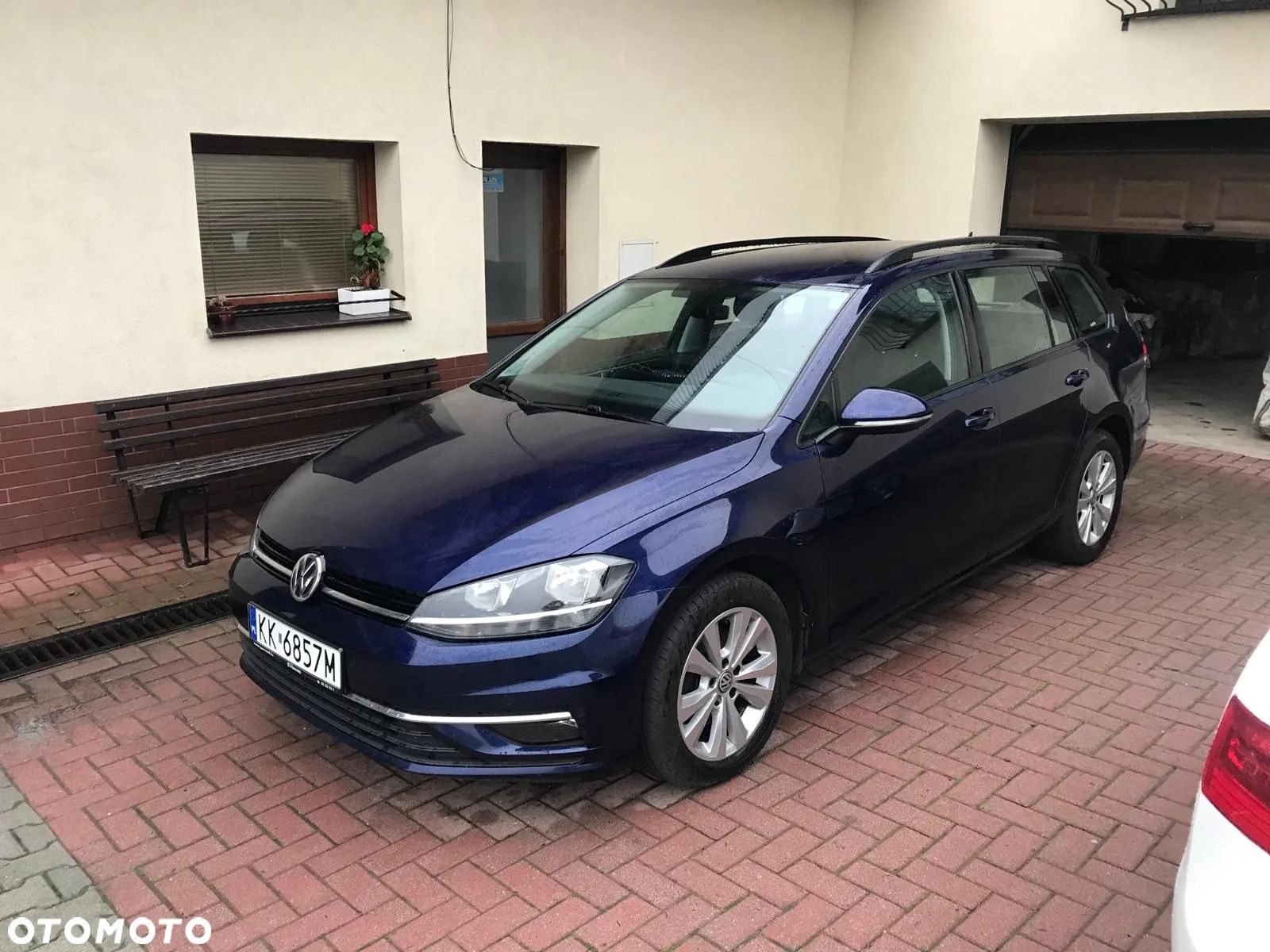 Volkswagen Golf - 1