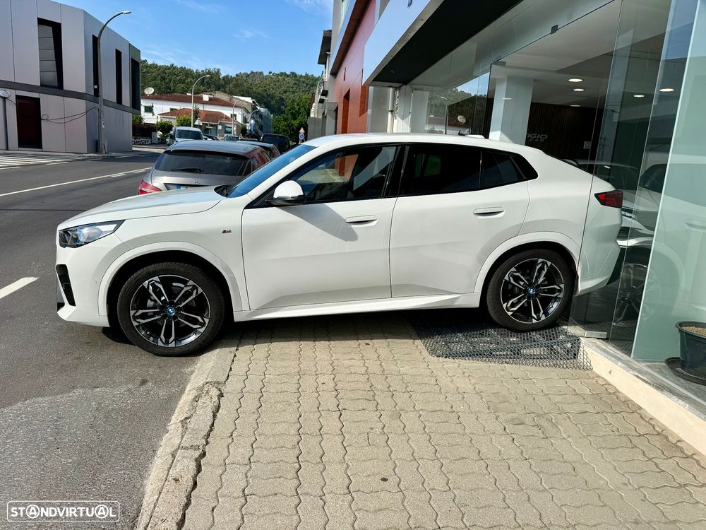 BMW iX2 eDrive20 Edição Desportiva M - 3
