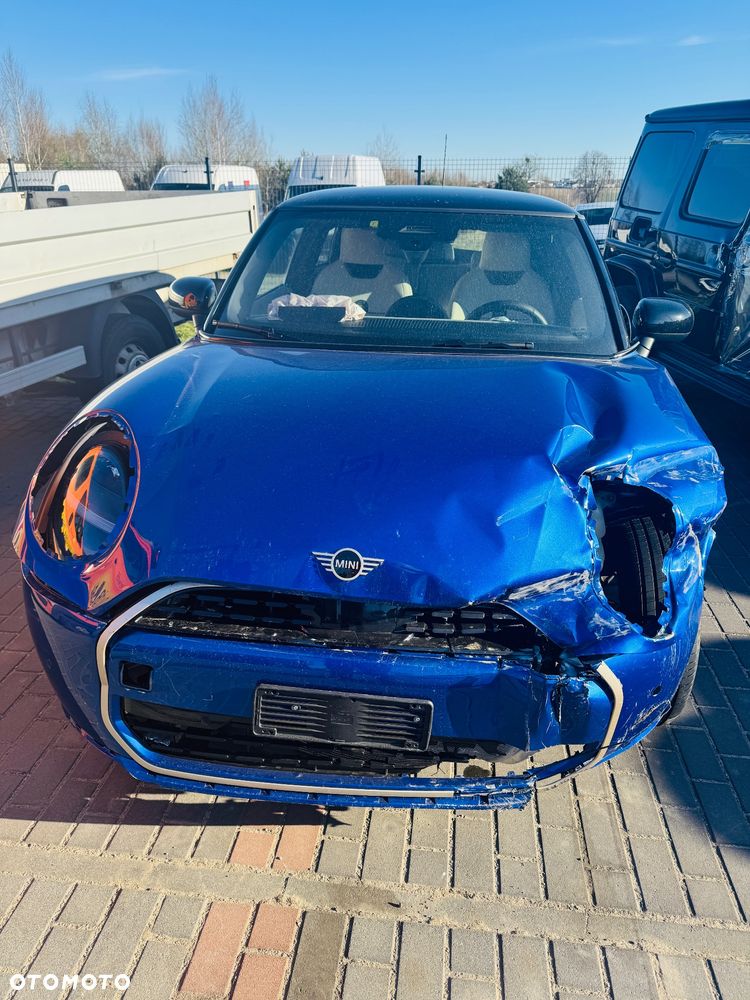 MINI Cooper C Essential Trim - 10