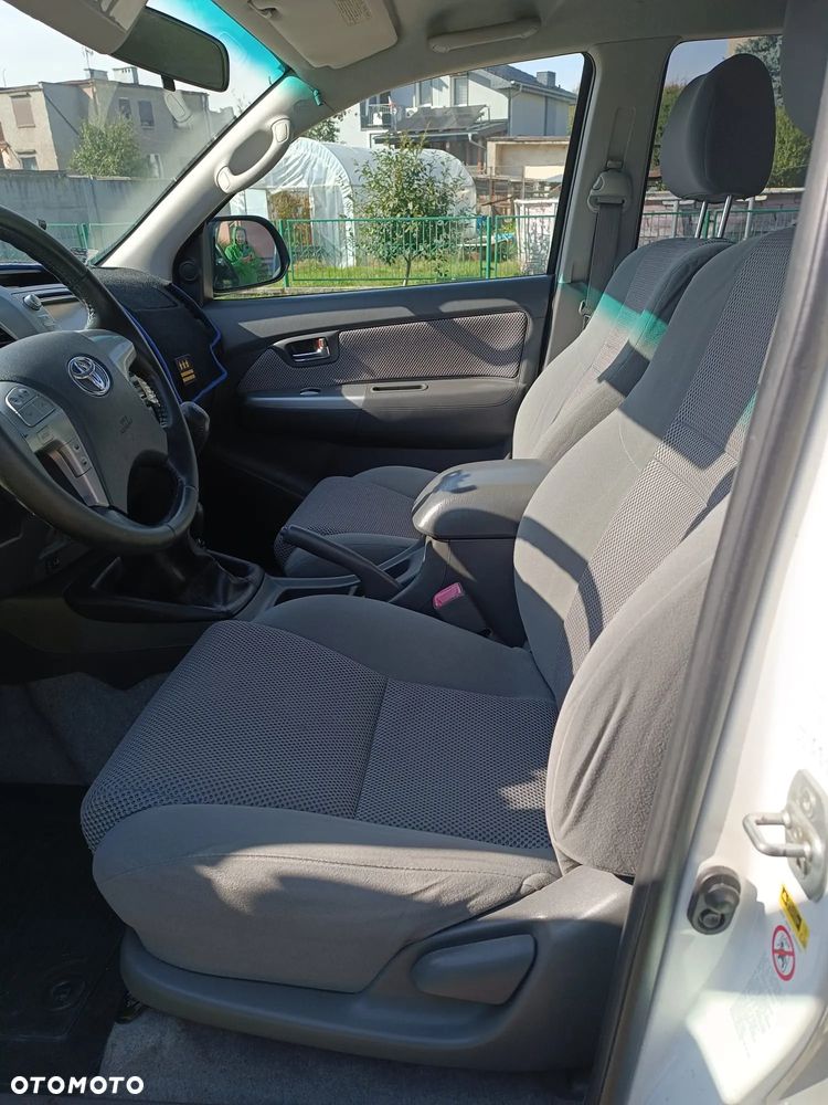 Toyota Hilux 3.0 D-4D SR5 - 12