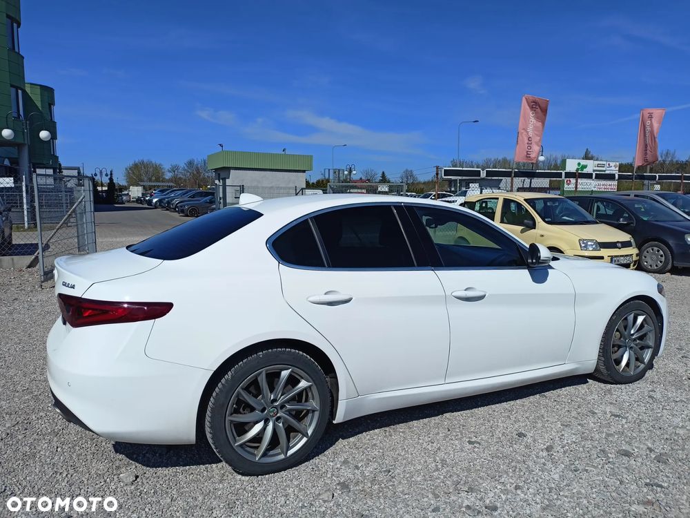 Alfa Romeo Giulia - 4