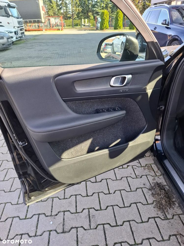 Volvo XC40 zderzak tyl kod lakieru 019 - 26