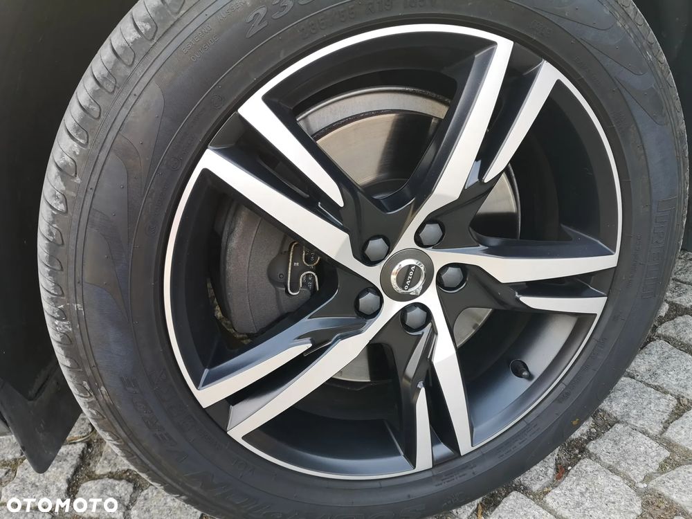 Volvo XC 60 T8 AWD Plug-In Hybrid R-Design - 34