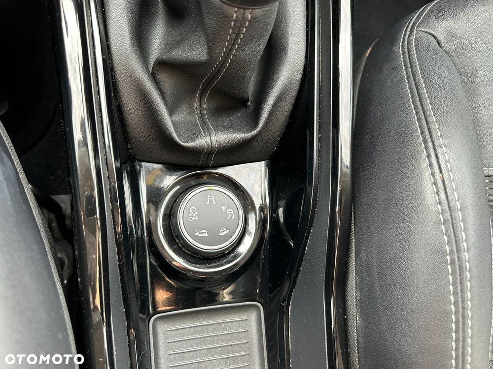 Peugeot 2008 1.2 Pure Tech Allure S&S - 23