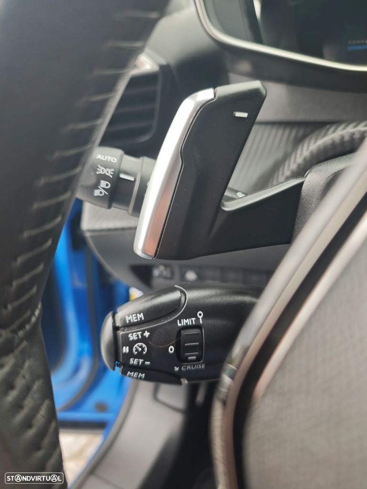 Peugeot 2008 1.2 PureTech Allure Pack EAT8 - 29