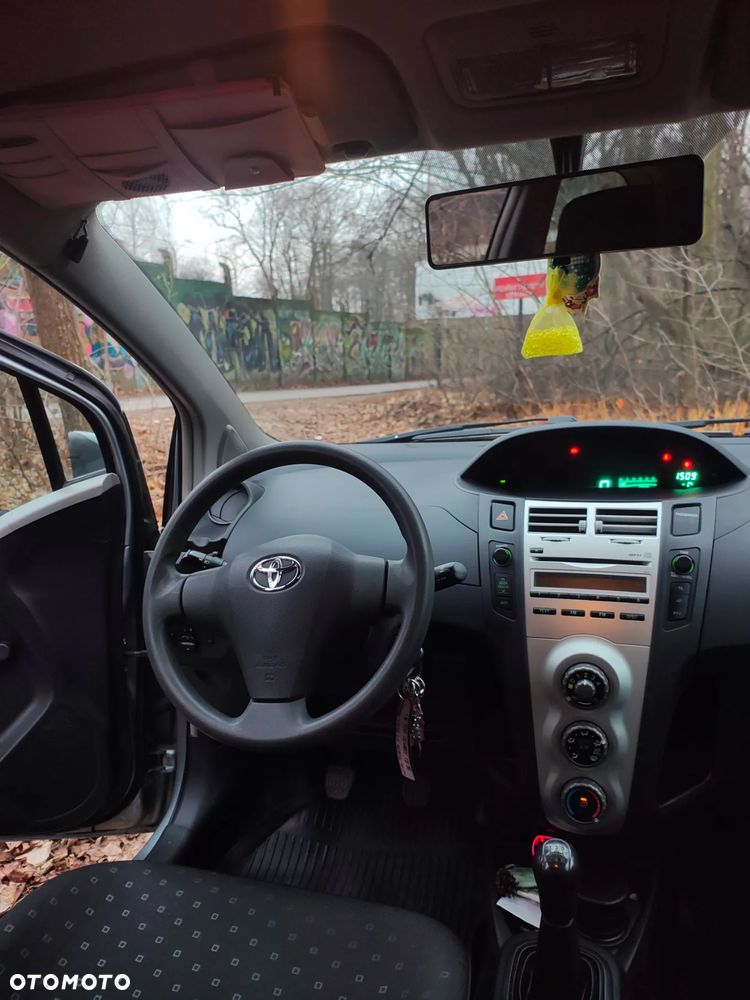 Toyota Yaris 1.3 Terra - 4