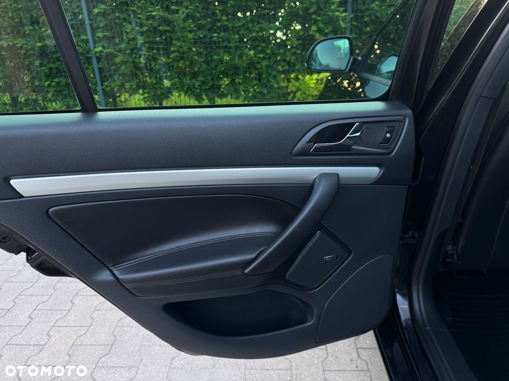 Skoda Octavia 2.0 TDI CR DPF DSG RS - 25