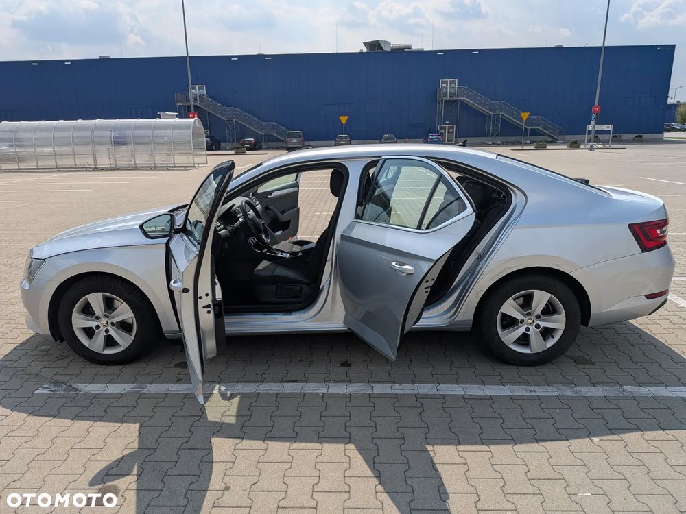 Skoda Superb 2.0 TDI Ambition DSG - 8
