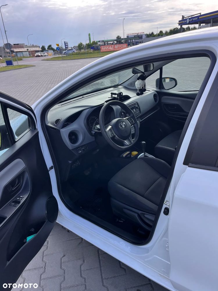 Toyota Yaris Hybrid 100 Active EU6 - 6
