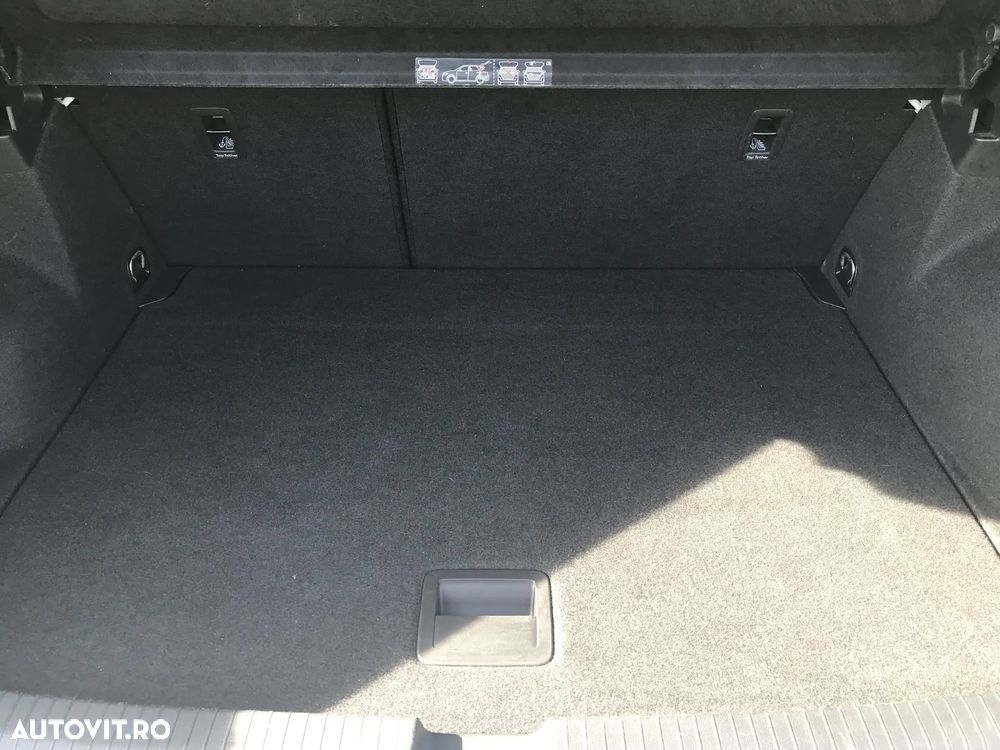 Volkswagen T-Roc - 39