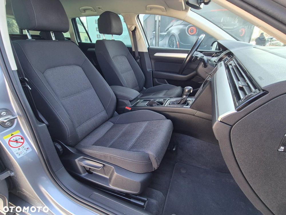 Volkswagen Passat - 31