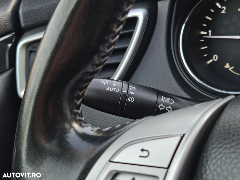 Nissan Qashqai 1.6 DCI Xtronic TEKNA - 17