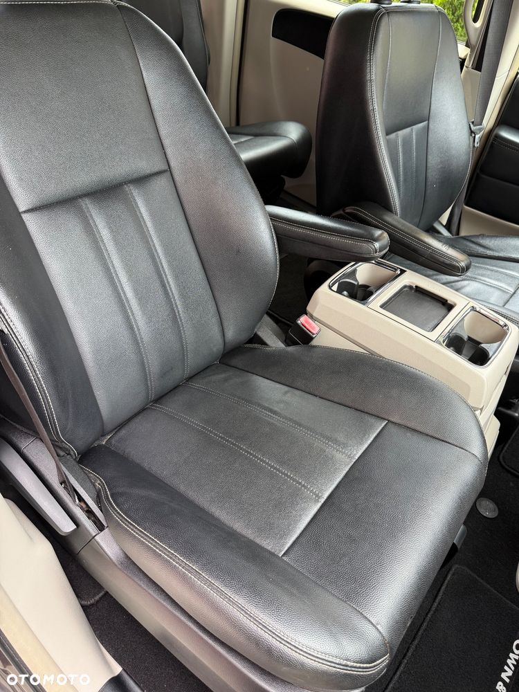 Chrysler Town & Country 3.6 Limited - 12