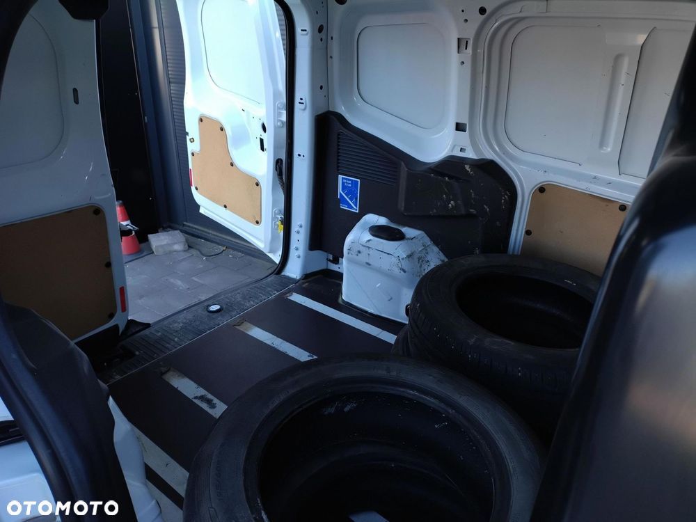 Ford Transit Courier - 20