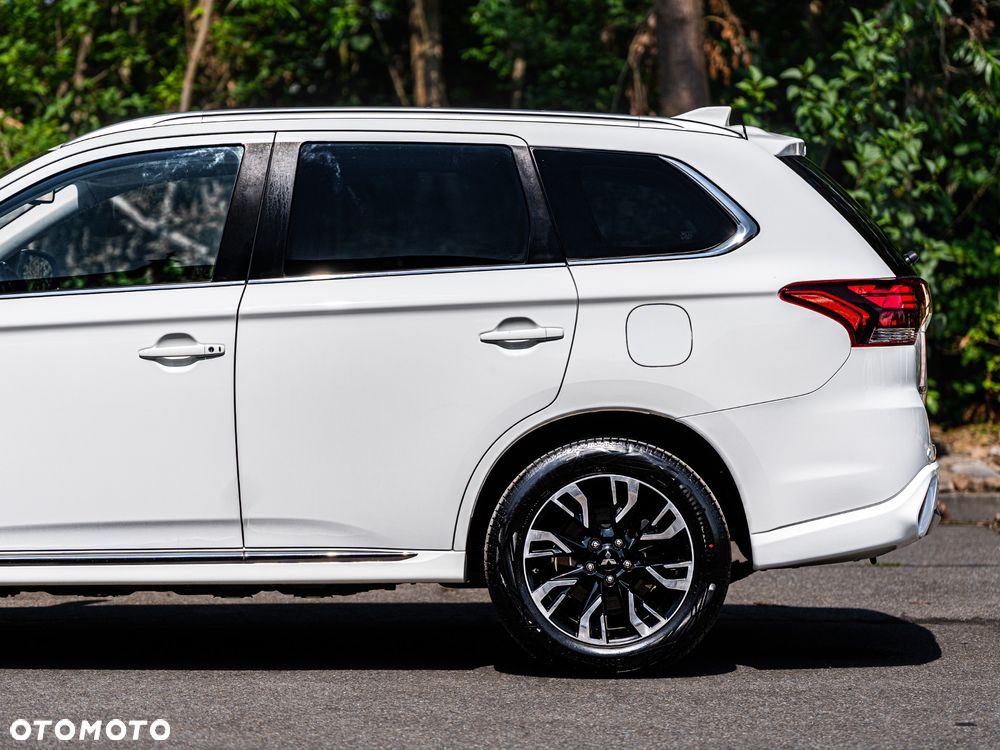Mitsubishi Outlander 2.0 4WD Plug-In Hybrid Plus - 9