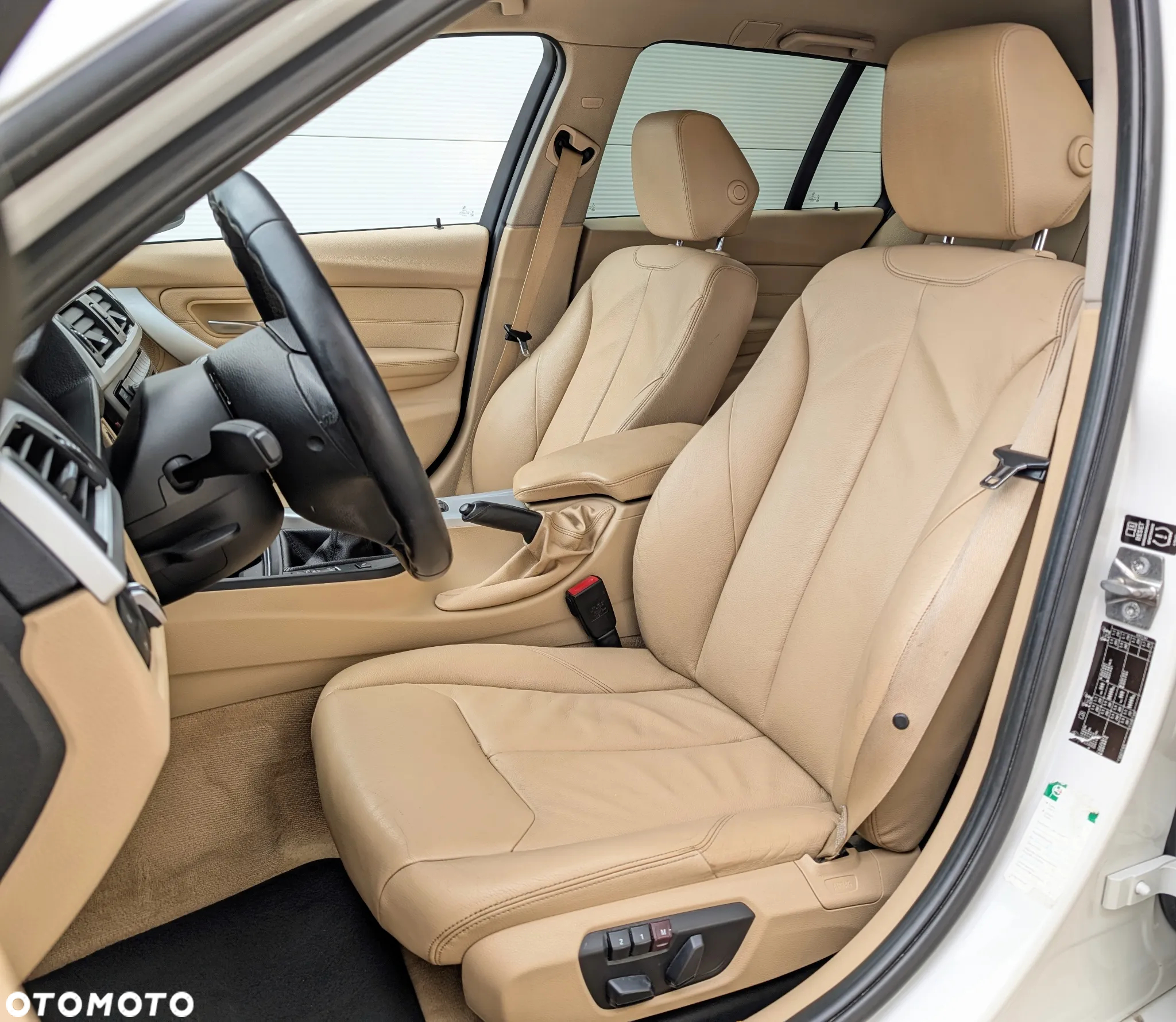 BMW Seria 3 320d DPF Touring Edition Exclusive - 6