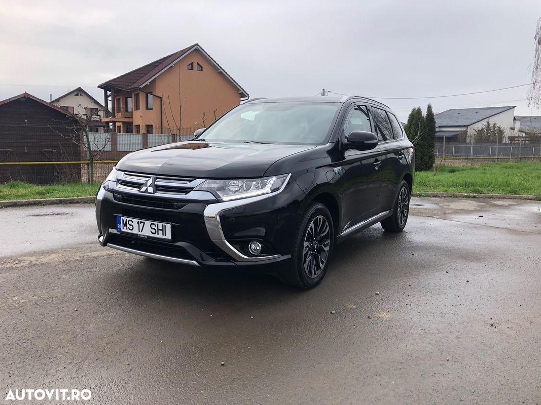 Mitsubishi Outlander 2.0 4WD Plug-In Hybrid - 2
