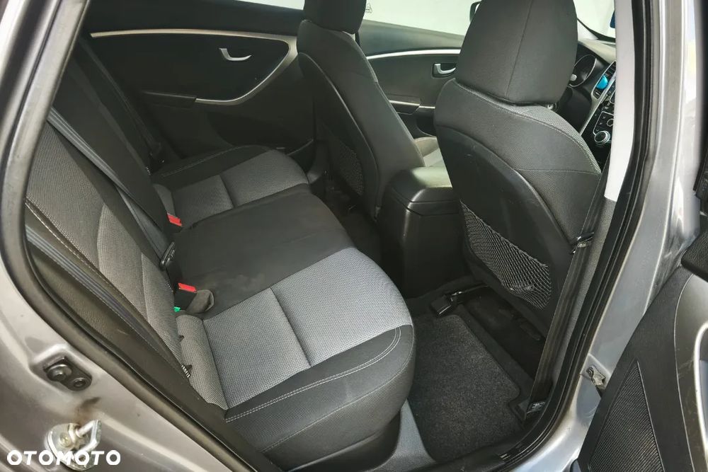 Hyundai i30 1.6 CRDi Comfort EU5 - 16