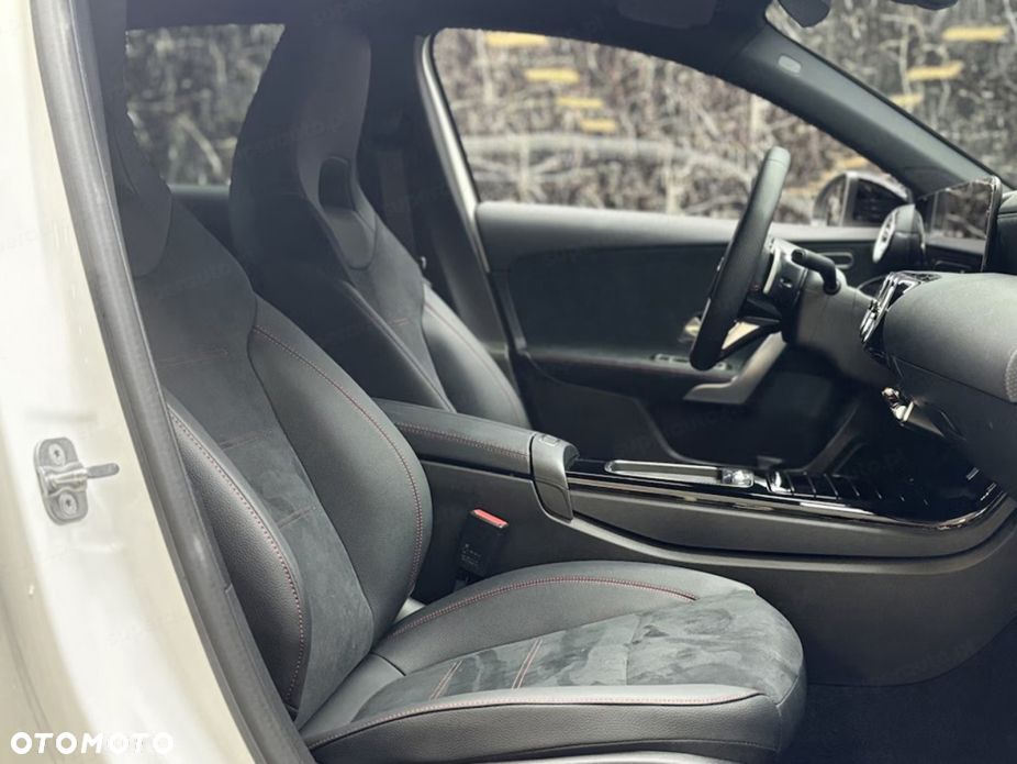 Mercedes-Benz Klasa A 220 4-Matic AMG Line 8G-DCT - 13
