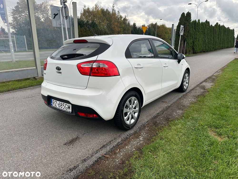 Kia Rio - 4