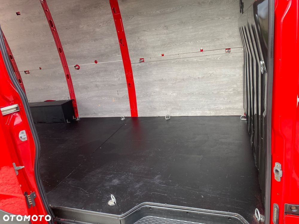 Iveco DAILY 35-180 MAX 3.0 zakupiony w salonie w Rzeszowie, serwisowany, bezwypadkowy - 29