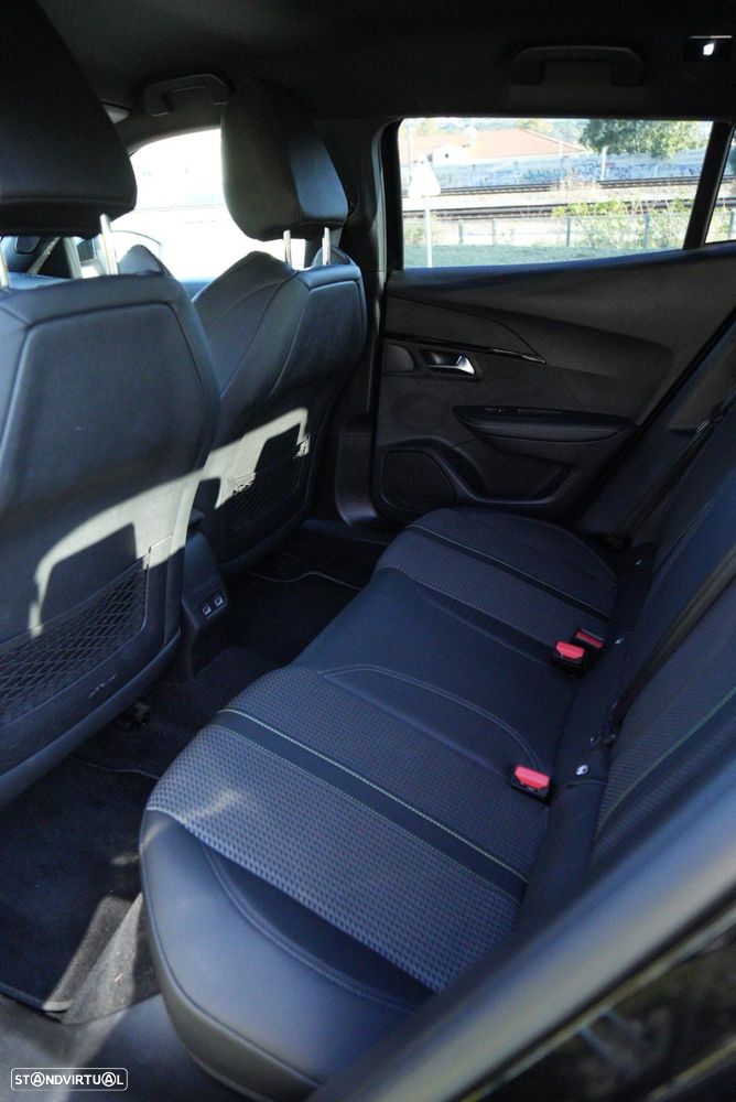 Peugeot 2008 1.2 PureTech GT EAT8 - 49