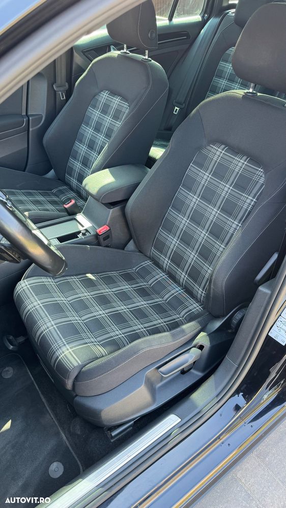 Volkswagen Golf - 14