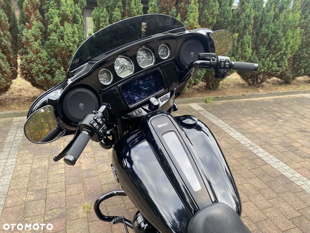 Harley-Davidson Touring Street Glide - 13