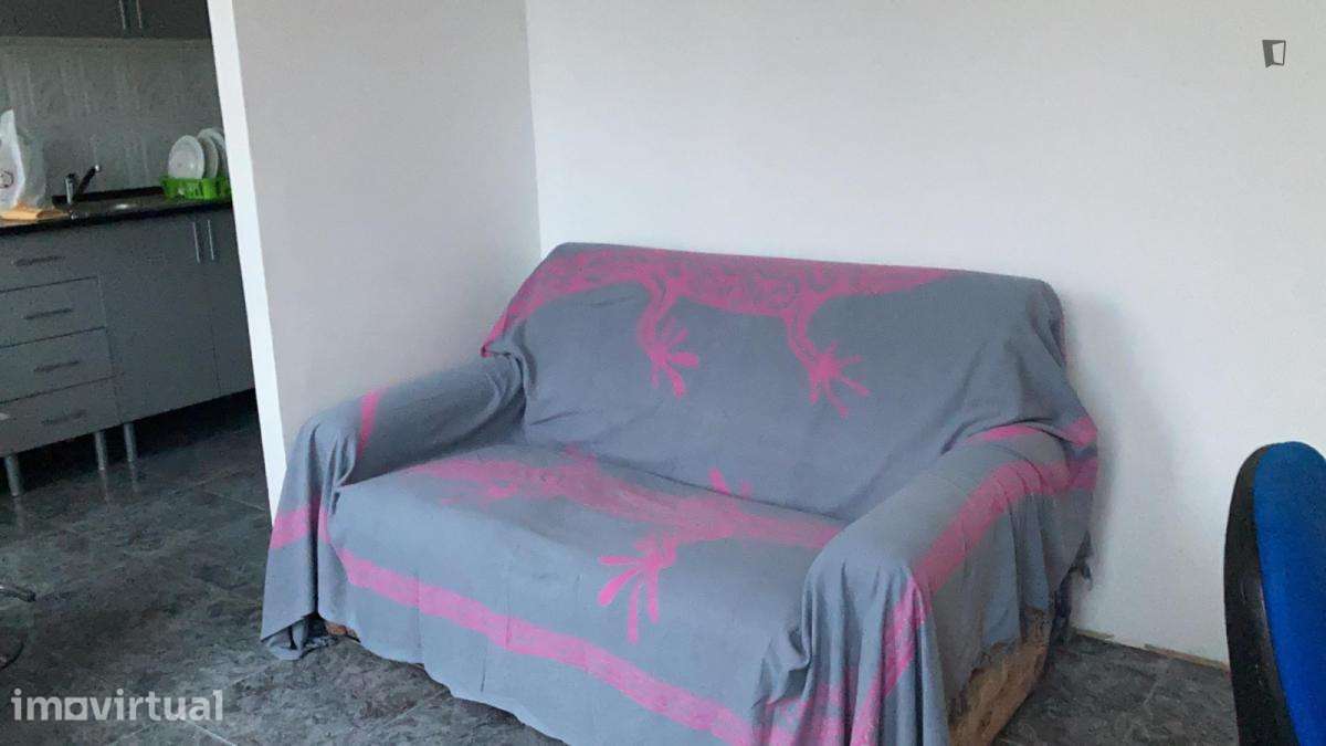 Apartamento com 1 quartos - localizado em Paranhos Porto - Grande imagem: 2/11