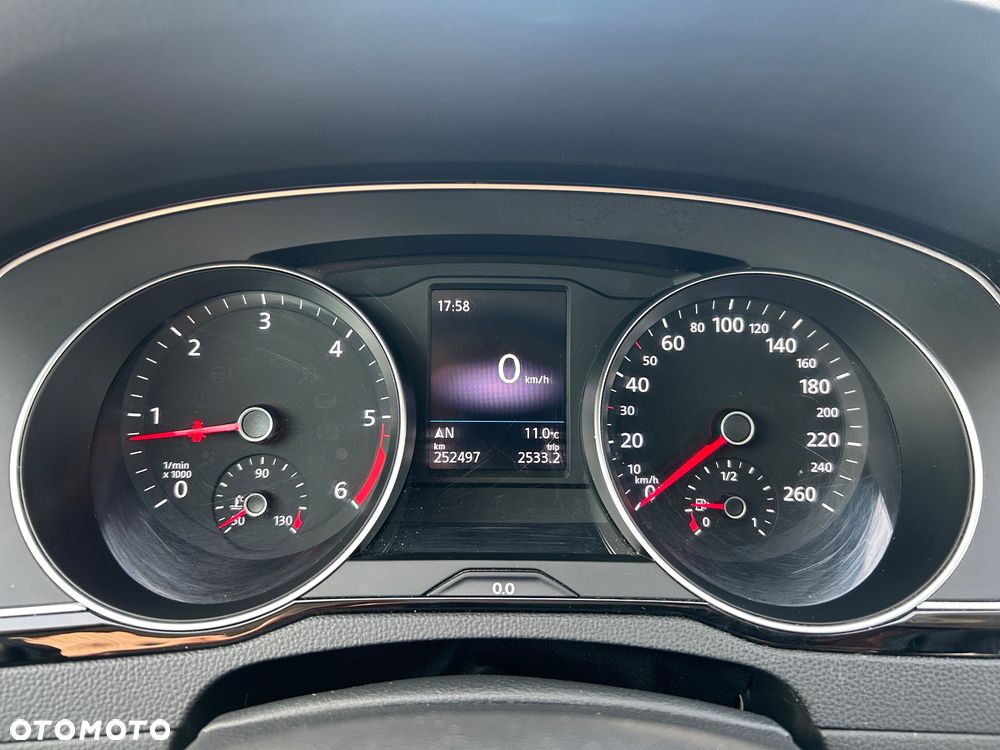 Volkswagen Passat 2.0 TDI SCR Comfortline - 10