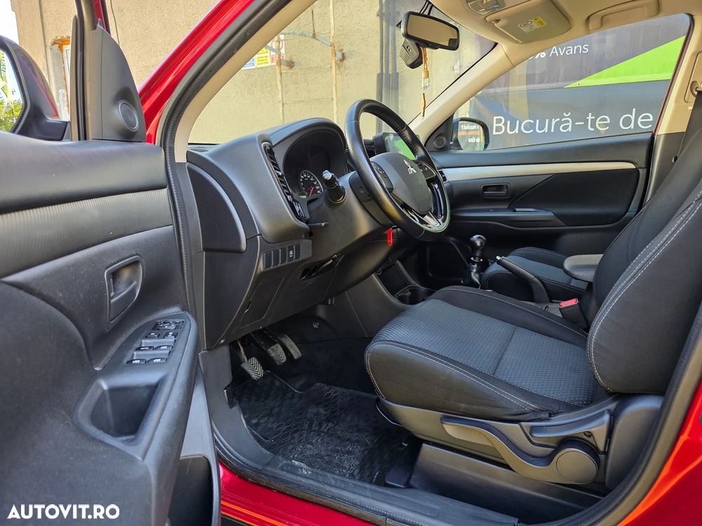 Mitsubishi Outlander 2.2 Litre DI-D AWD Intense - 8