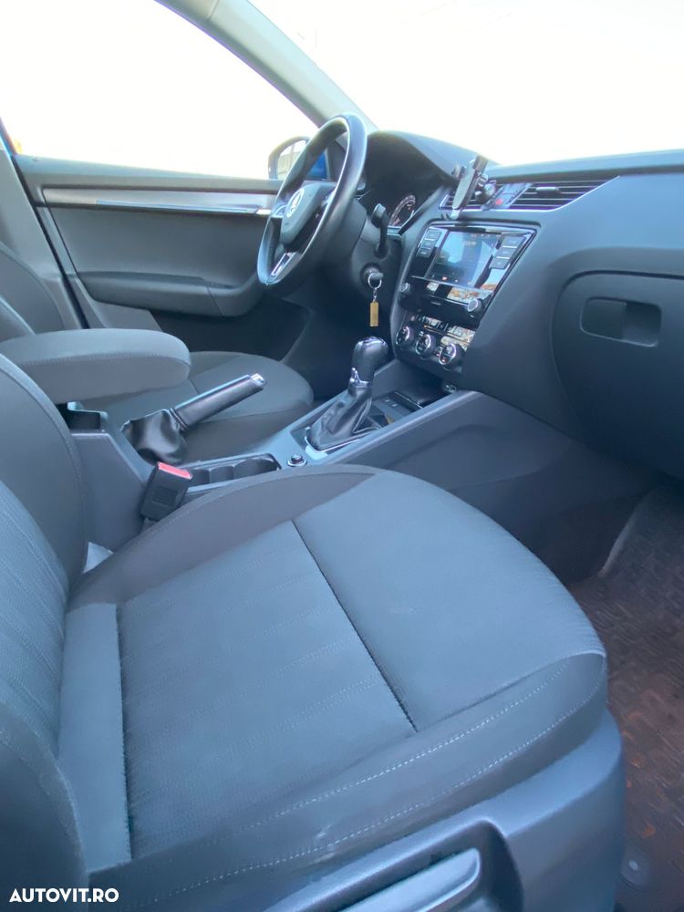Skoda Octavia Combi 2.0 TDI DSG Style - 16
