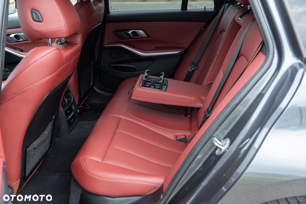 BMW Seria 3 330i xDrive Sport Line sport - 12