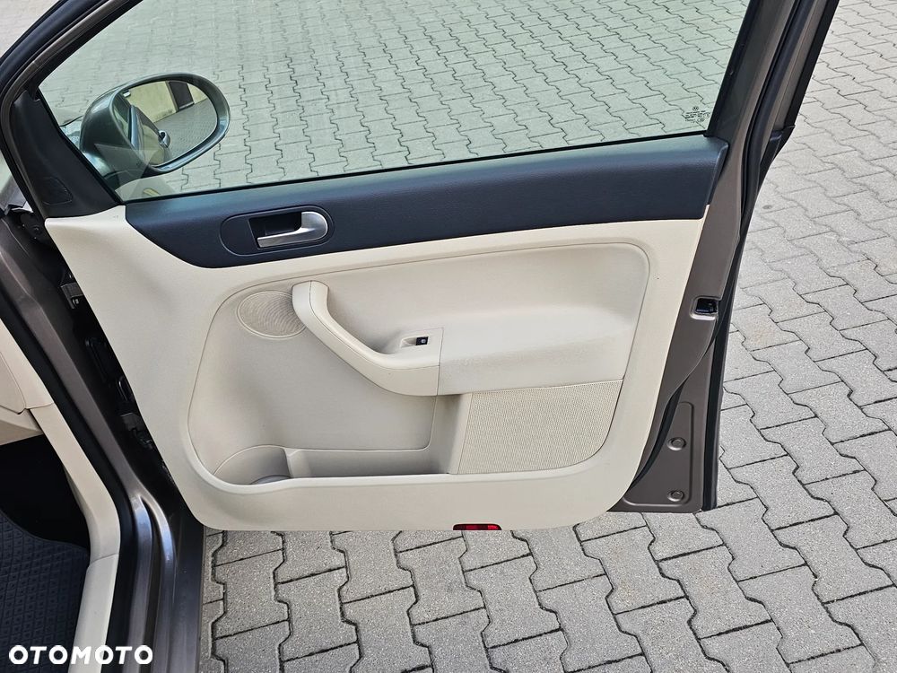 Volkswagen Golf Plus 1.4 TSI Comfortline DSG - 17
