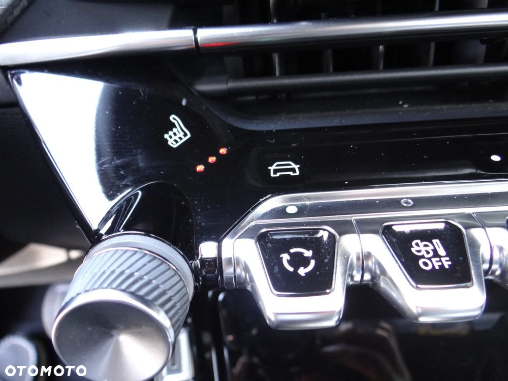 Peugeot 2008 1.2 PureTech Allure S&S EAT8 - 11