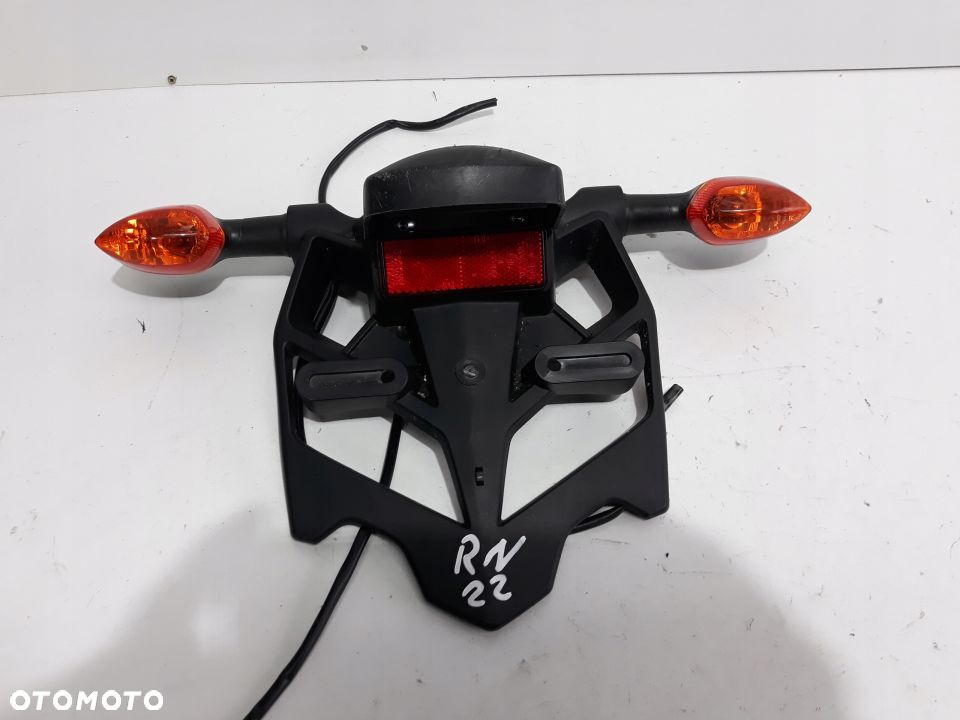 YAMAHA R1 RN22 MOCOWANIE TABLICY BŁOTNIK KIERUNKOW - 1