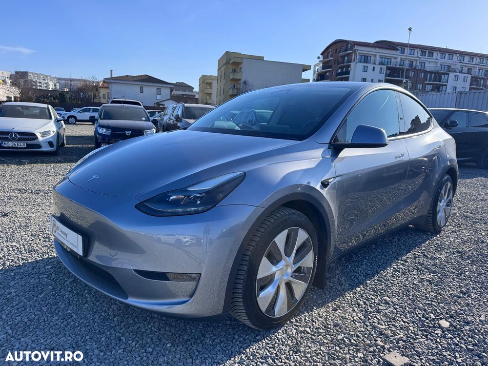 Tesla Model Y Long Range Dual Motor AWD - 1
