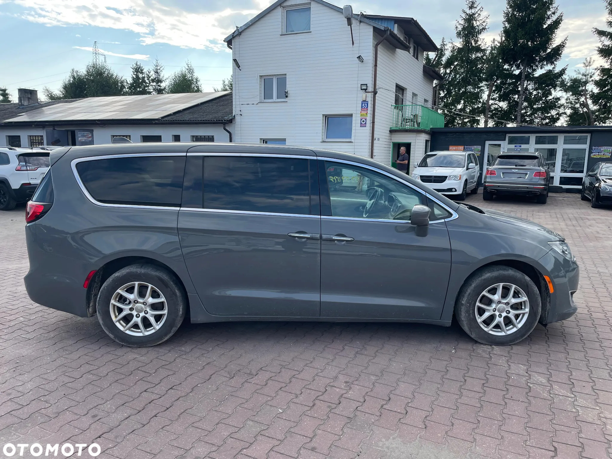 Chrysler Pacifica - 7