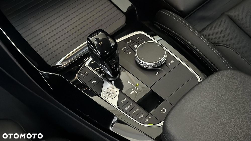 BMW X3 xDrive20d mHEV - 16