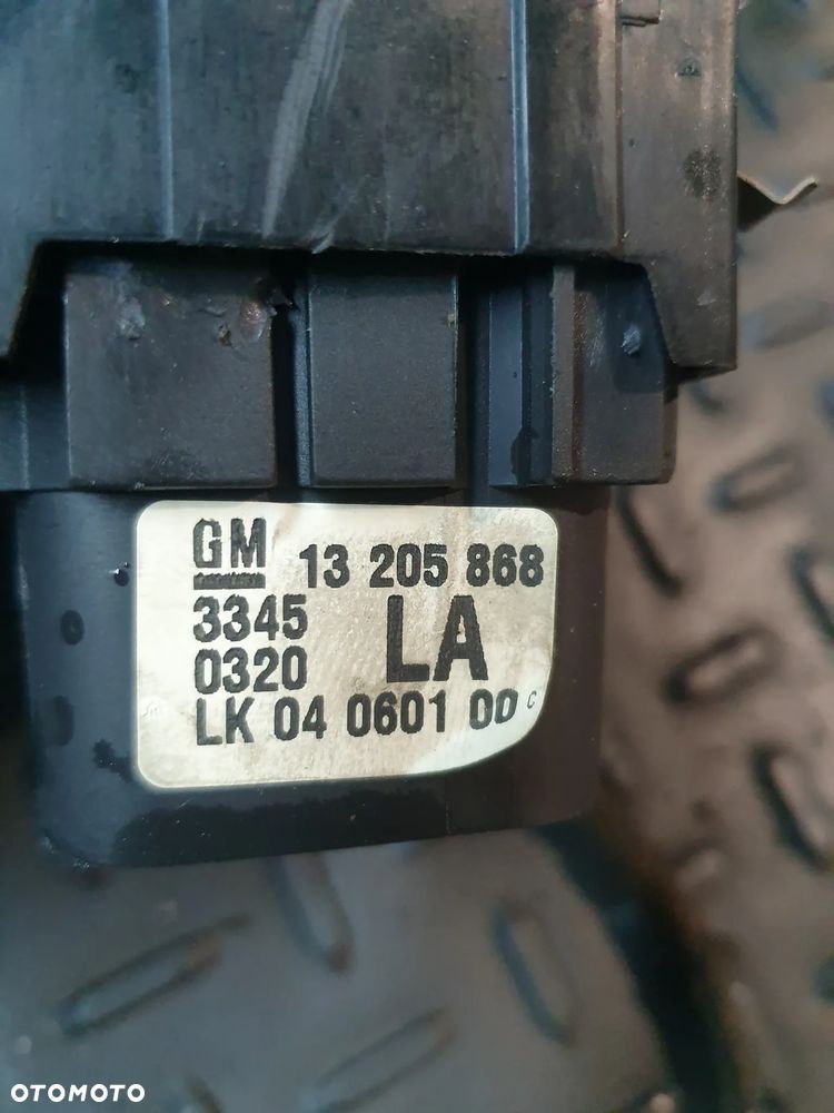 PRZEŁĄCZNIK ŚWIATEŁ OPEL ZAFIRA B  13205868 EUROPA - 2