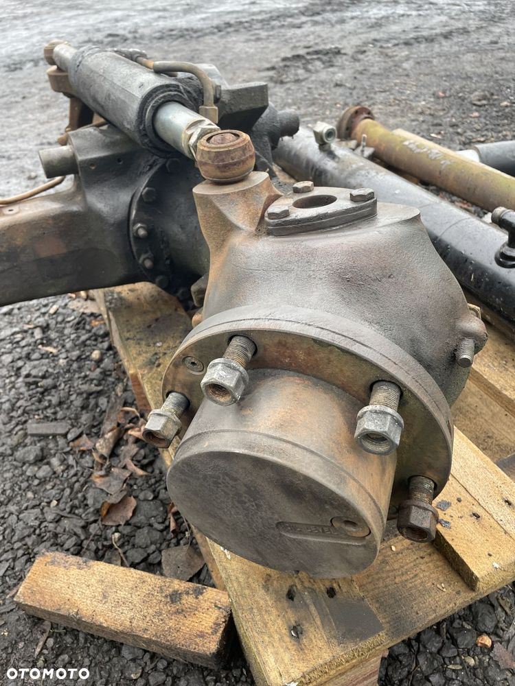 Fendt 209F - obudowa mostu przedniego F260310020270 - 1