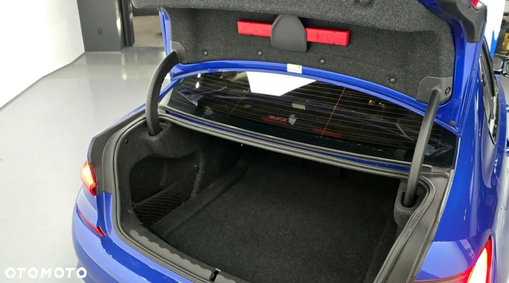 BMW Seria 3 330i M Sport - 17