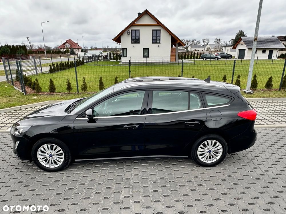 Ford Focus SW - 22