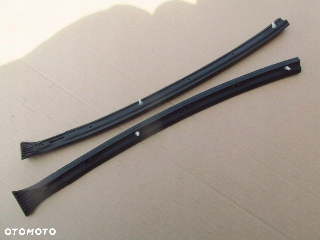 Grand Vitara II 5d 06/11 Uszczelka listwa słupka "B" Prawa i Lewa komplet - 3
